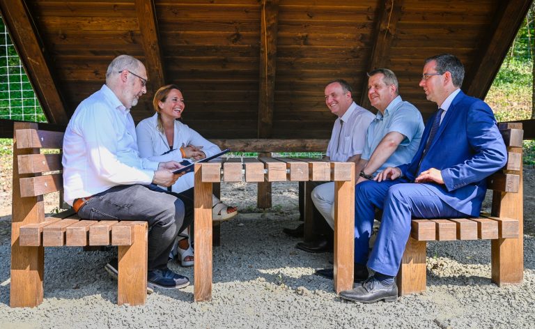 Ezer kilométernyi turistahálózat infrastruktúrája újul meg a Pilisi Parkerdőben