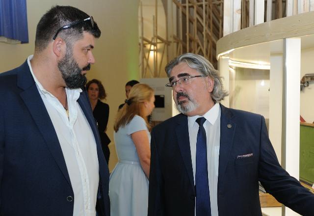 A történelemben megtalálhatóak olyan jelenségek és példák, amelyek segítik az embert a mindennapjai megértésében és az értékképzésében is