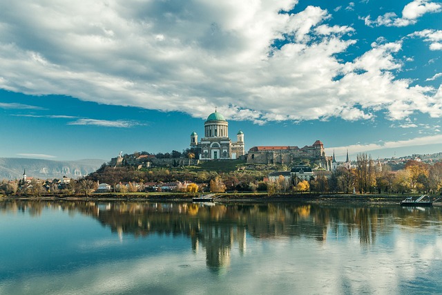 Modern környezetben várja a kikapcsolódni vágyókat Esztergom élményfürdője